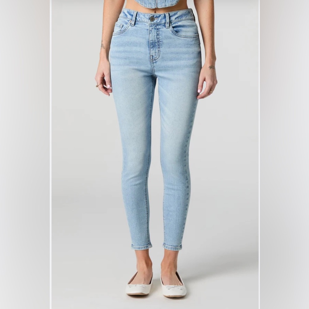 Refuge Rio Light Wash Skinny Jegging Size 7 NWOT